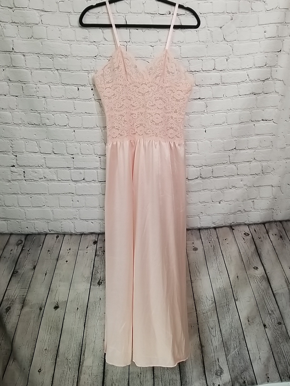 Fernando Sanchez by Vanity Fair Vintage Baby Pink negligee Size Large EUC